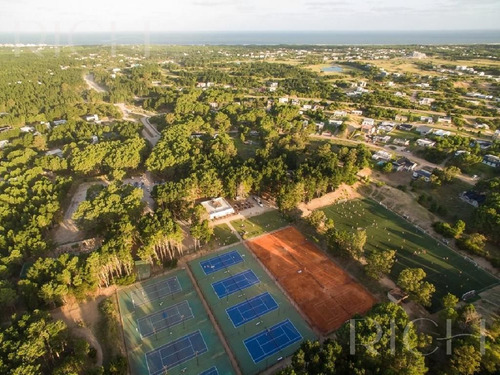Casa En Venta En Costa Esmeralda Vistas A Cancha De Polo