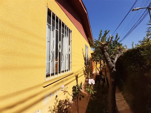 Casa En Venta De 3 Dorm. En Independencia