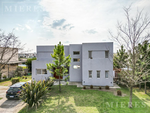 Espectacular Casa Sobre Lote A La Laguna En San Matías Área