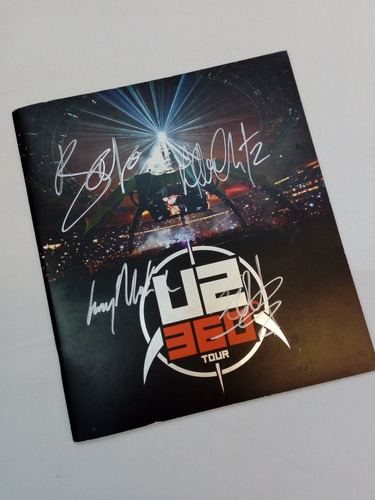 U2 360 Tourbook Firmado Por: Bono, Edge, Larry Y Adam Sgn