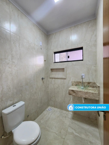 Casa Com 2 Quartos E 2 Banheiros