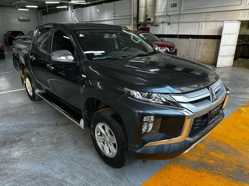 Mitsubishi L200 2.4 Cabina Doble 4x2 Mt