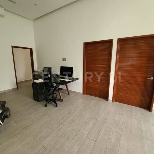 Residencia En Venta En Lagos Del Sol Cancún