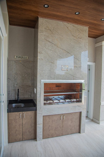 Vendo Casa Amoblada Con Piscina En El Barrio Cerrado Aguavista: 4 Habitaciones Y 5 Baños