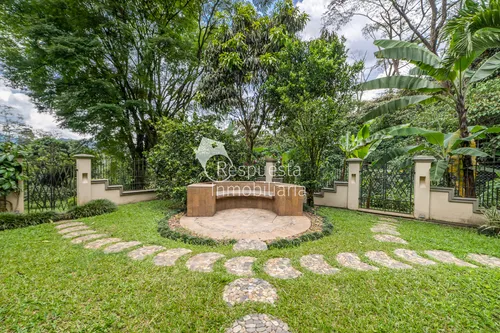 Vendo Hermosa Casa En El Poblado - Como Vivir En Una Finca.