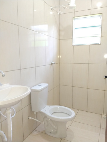 Imagem 8 de 14 de Casa Em Mongaguá , Casa Nova Com Quintal Espaçoso .