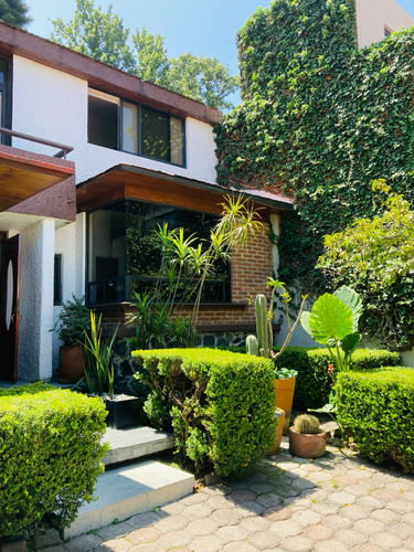 Estupenda Casa En Lomas De Bezares