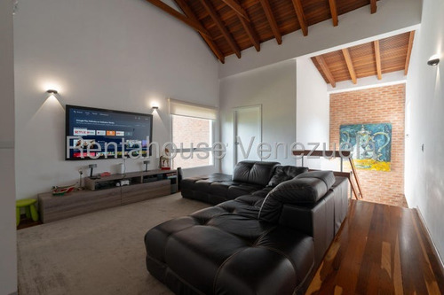 Agp Cómoda Y Hermosa Casa Totalmente Remodelada En Venta En Alto Hatillo 25-10899 Ys