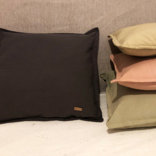 Imagen 6 de 10 de Pie De Cama Tusor Con 2 Almohadones 40x40cm. 100% Algodon