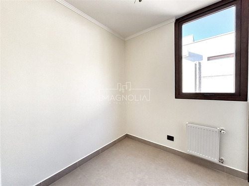 Casa En Venta De 4 Dorm. En Colina