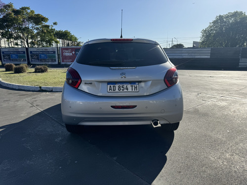 Peugeot 208 1.6 Feline