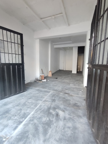 Local En Barrio Sucre En Alquiler