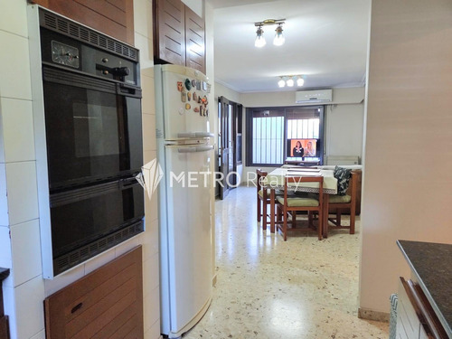 Casa En Venta 4 Ambientes Con Cochera Y Jardin En Bernal Centro