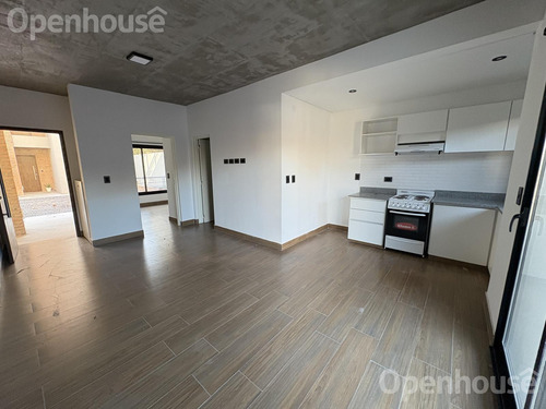 Alquiler-excelente Depto 2 Amb Con Cochera Y Patio Privado-200m Estacion Pilar