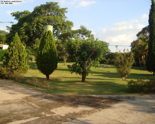 At 5.000m²,ac 560m²- Recanto Das Flores-03 Dorm.,sendo 01 Suíte Com Closet E Ar-condicionado,02 Com Armários,wc Social,sala Com 88m² Compondo 03 Ambie - Ch01467 - 2103706