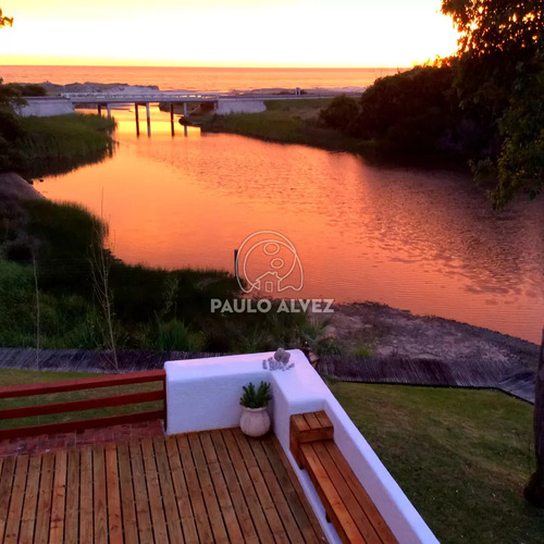 Emilia, Casa En Bella Vista, Frente Al Mar, Con Inmejorable Vista A Los Atardeceres