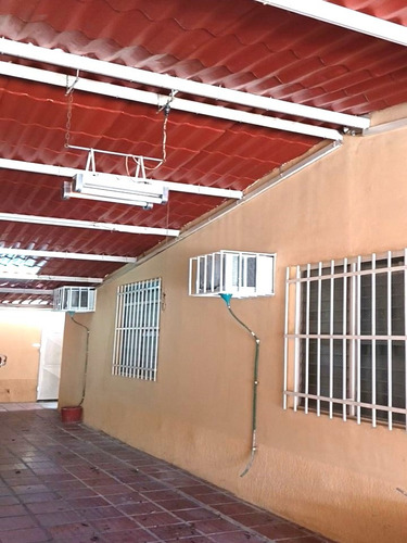 Casa / Venta / Turmero/ Urb. Valle Lindo / 182m² / 3 Hab/ 2 Baños/ 4 Pe/ 4 Maleteros