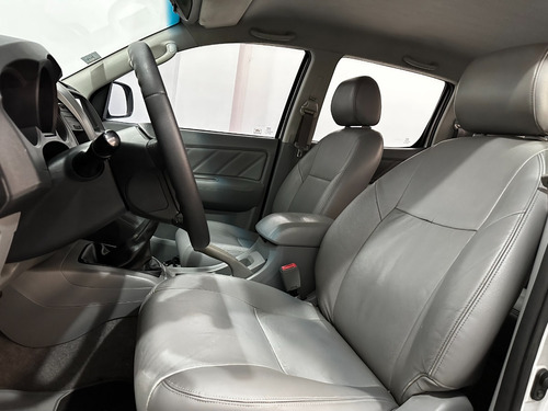 Imagen 10 de 19 de Toyota Hilux 3.0 Cd Srv Cuero 171cv 4x2 4x4 Srx Sr Amarok Dx