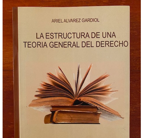 La Estructura De Una Teoría General Del Derecho