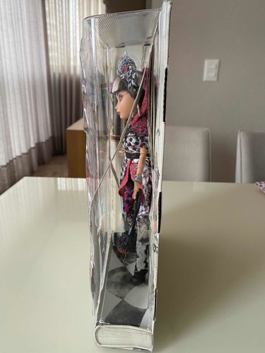Ever After High Cerise Hood. Lacrada, Nova. Primavera.