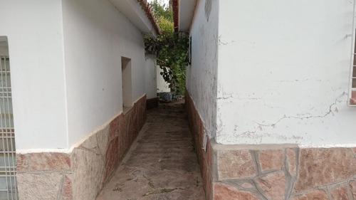 Tradicional Chalet Serrano A Reciclar. Oportunidad.