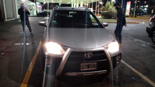 Toyota Etios 1.5 Cross 2015