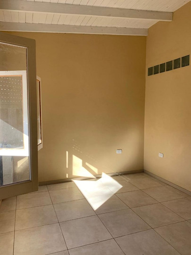 Imagen 10 de 14 de Venta- Casa Reciclada A Nueva