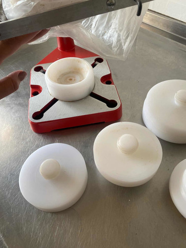 Imagem 5 de 5 de Máquina De Abrir E Fechar Empadas Com 2 Tamanhos De Forma