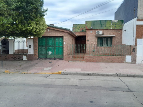 Venta Casa 2 Dormitorios Con Patio Y Cochera