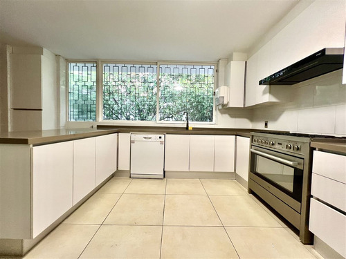 Casa En Venta En Vitacura / Jacques Cazotte