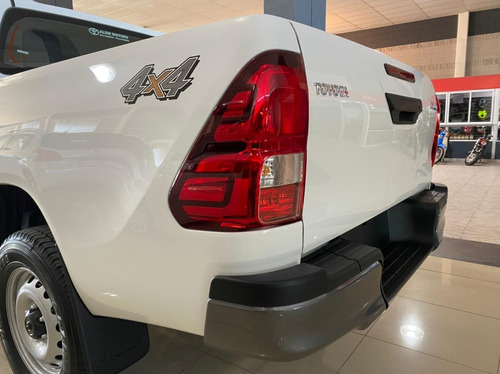 Imagen 8 de 17 de Toyota Hilux 2022 2.4 Cd Dx 150cv 4x4