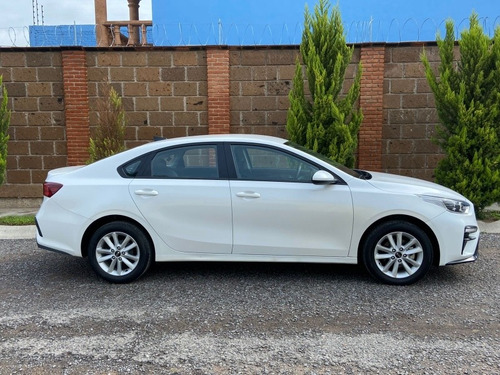 Imagen 2 de 7 de Kia Forte 2.0 Hb Ex At 2020
