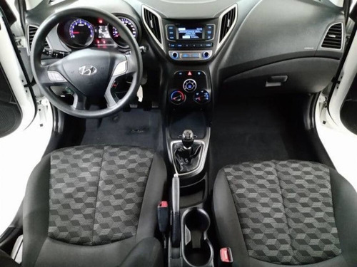 Imagem 7 de 10 de Hyundai Hb20 Comfort Plus 1.6 16v Flex