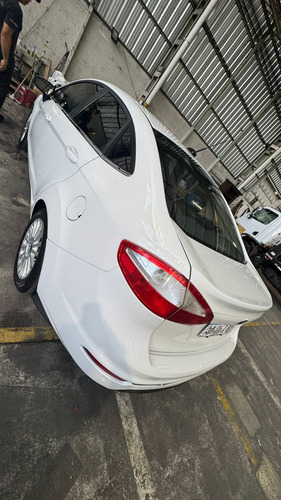 Ford Fiesta Kinetic 1.6 Titanium Powershift 120cv