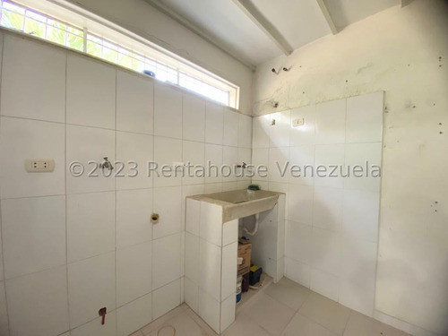 Imagen 23 de 30 de Hermosa Casa Ubicada En La Piedad Norte De Cabudare En Urbanismo Privado Las 24 Horas, En Venta. (código # 23-25277) /0-4-2-4- 5.5.6. 5.7. 5.9 _