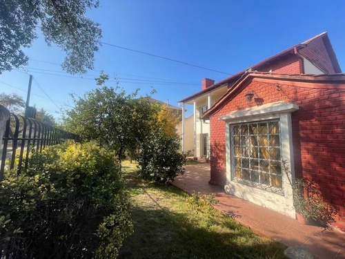 Casa En Venta De 4 Dorm. En Ñuñoa
