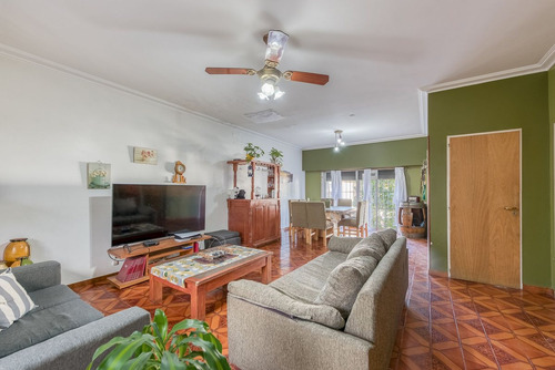 Venta Casa 5 Dormitorios En Boedo Cochera Patio