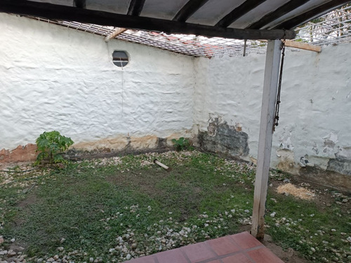 Casa Chapellin Con Excelente Ubicación A Una Cuadra Y Media Del Country Club. Jl