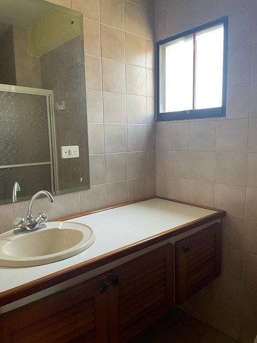 Imagen 7 de 7 de Exclusivo Y Amplio Apartamento En Av. Bolívar De Lechería