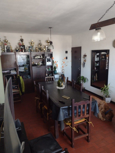 Imagen 2 de 11 de Departamento 4 Ambientes A La Calle Con Balcon Y Cochera