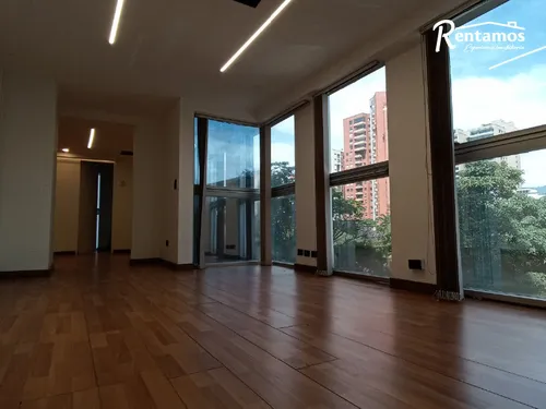 Oficina En Arriendo En El Poblado. Cod A11642