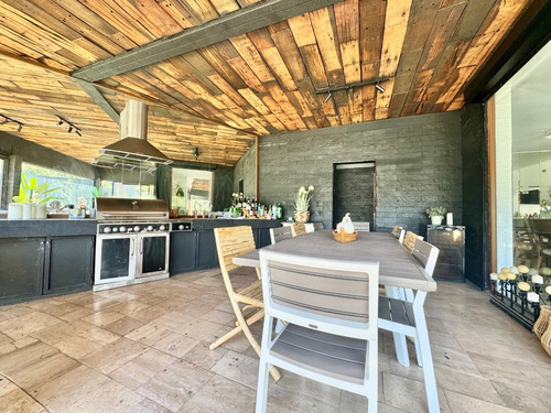Moderna, Remodelada, En Calle Tranquila Con Seguridad 24-7