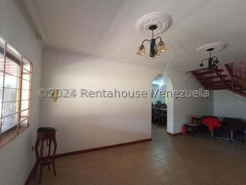 Amplia, Estilo Dúplex, 2.500 Mtrs De Terreno, Además, Cuenta Con Un Chalet De 170 Mtrs,, Canchas De Tenis Y De Usos Múltiples, Pinatero, Caney Y Parrillera. Todo Esto Dentro De Conjunto Privado