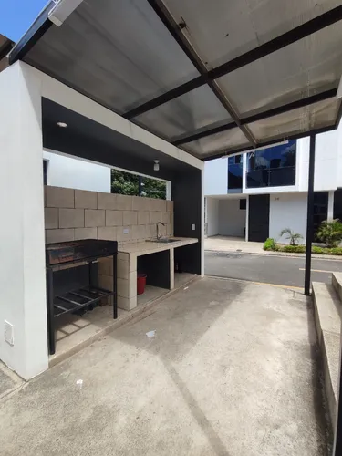 Casa En Venta En La Sabana. Cod V30268