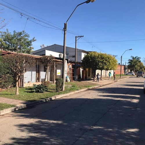 Imagen 1 de 7 de Amplio Terreno 10 X 30 Metros Mejoras Servicios.