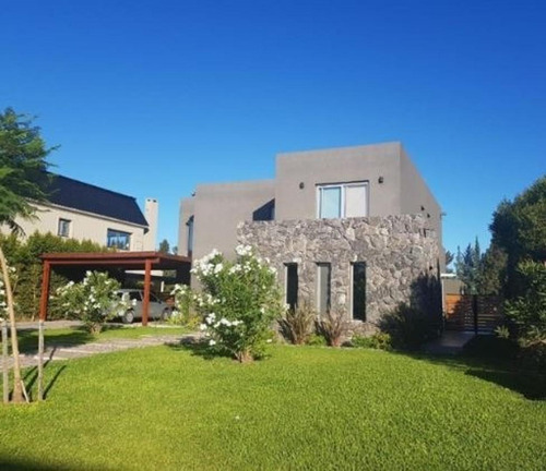 Imagen 2 de 23 de Casa En Venta Al Rio Impecable