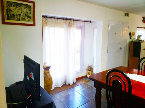 Imagen 3 de 15 de Casa En Venta De 2 Dormitorios C/ Cochera En La Falda
