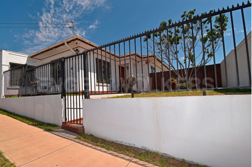 Se Vende Casa En Sector Los Hibiscus