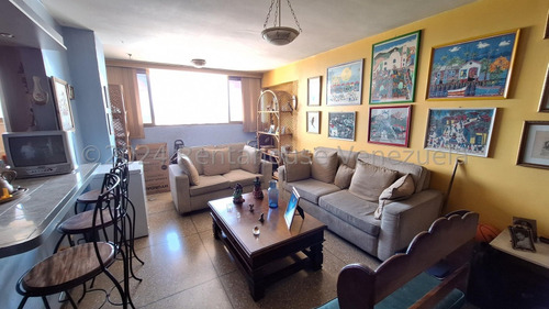 Apartamento En Venta En El Centro Maracay 25-580 Irrr