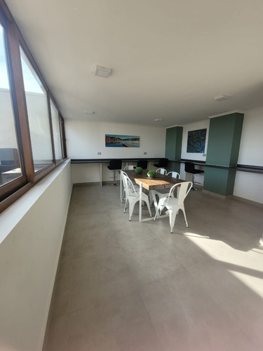 Venta De Moderno Funcional Departamento En Edificio Lumity